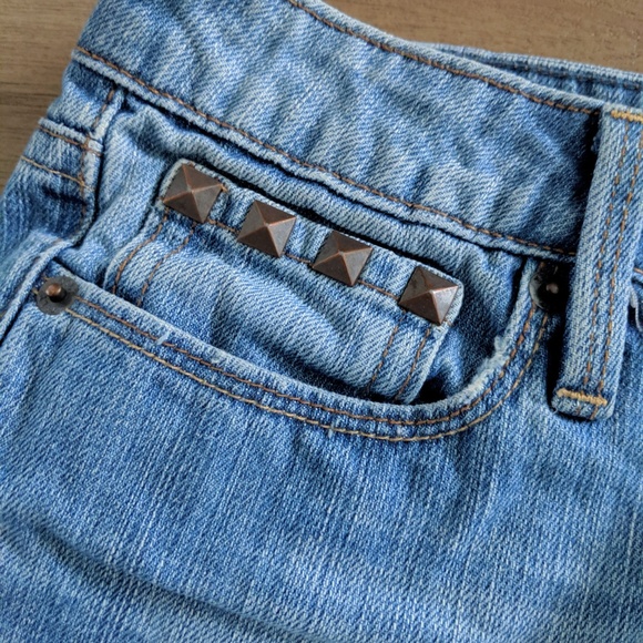 Distressed Tilt cutoff jean shorts - Picture 3 of 3